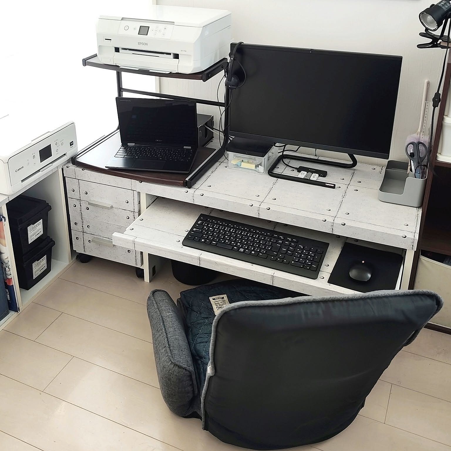 作業効率がぐんと上がる！生活スタイルに合わせて整える、デスク周りの収納アイデア6選