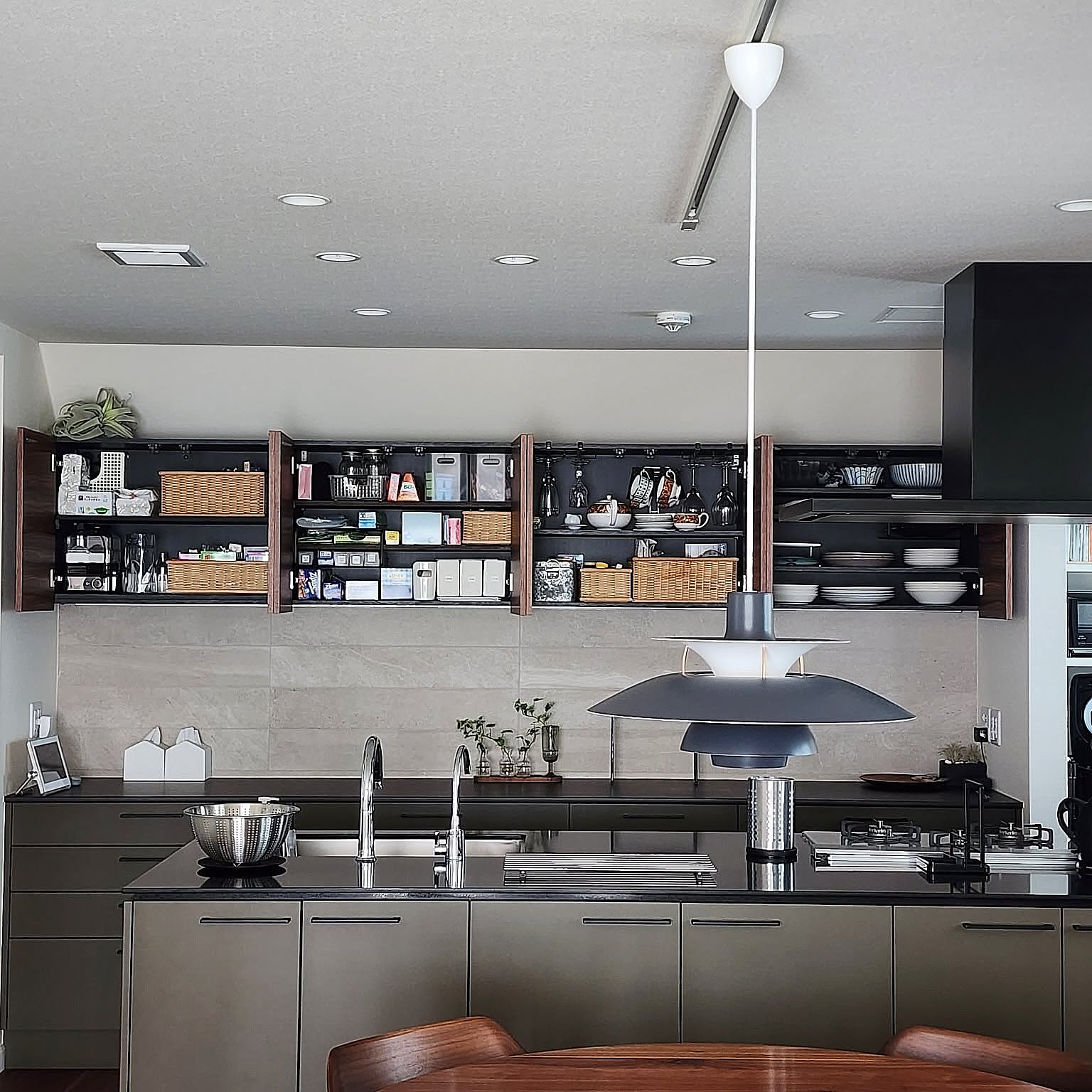 生活スタイルや好みに合う収納方法が見つかる！キッチン背面収納の実例6選