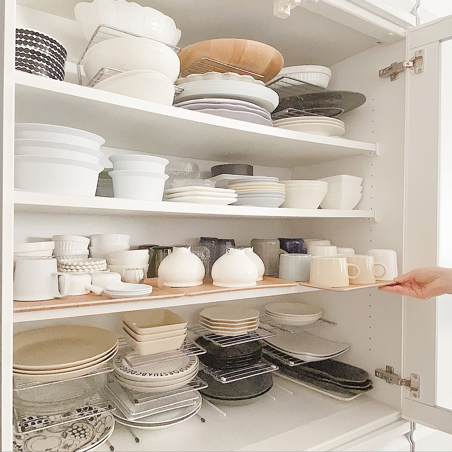 「取りにくい」「入らない」を解消！ニトリで叶えるストレスフリーな食器棚収納術