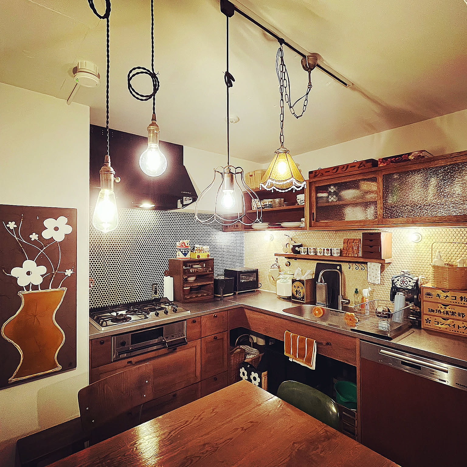 レトロな空間を現代で楽しむ。温かみと懐かしさを感じる、古民家風インテリアの実例6選