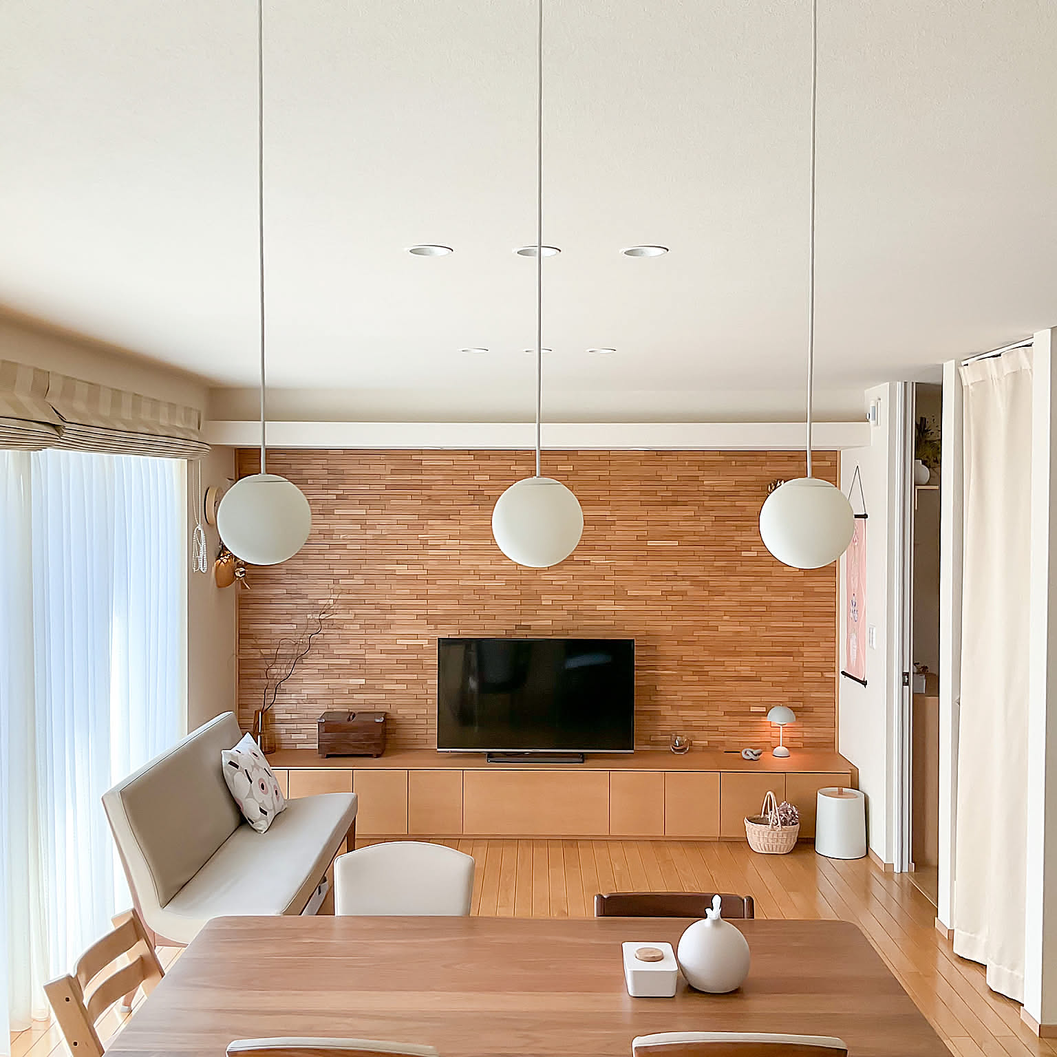 少しでも余裕を感じられる空間で、心地よい日常を。お部屋を広く見せるための工夫10選