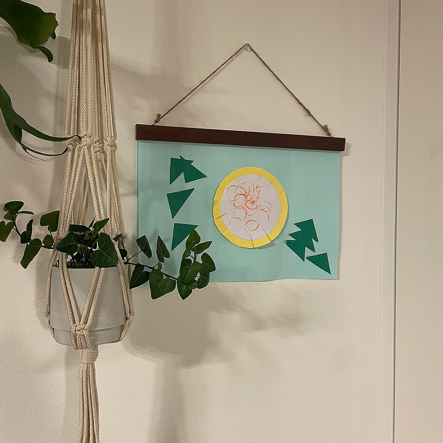 ダイソーのウォールバーでDIY！便利な壁面収納やインテリアに活用