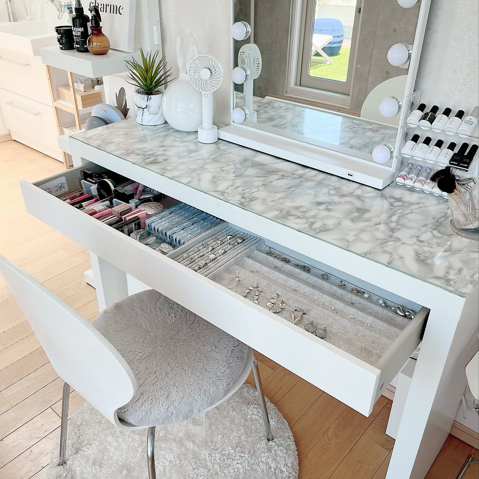 毎日のメイク時間がもっと楽しくなる。おすすめドレッサー6選