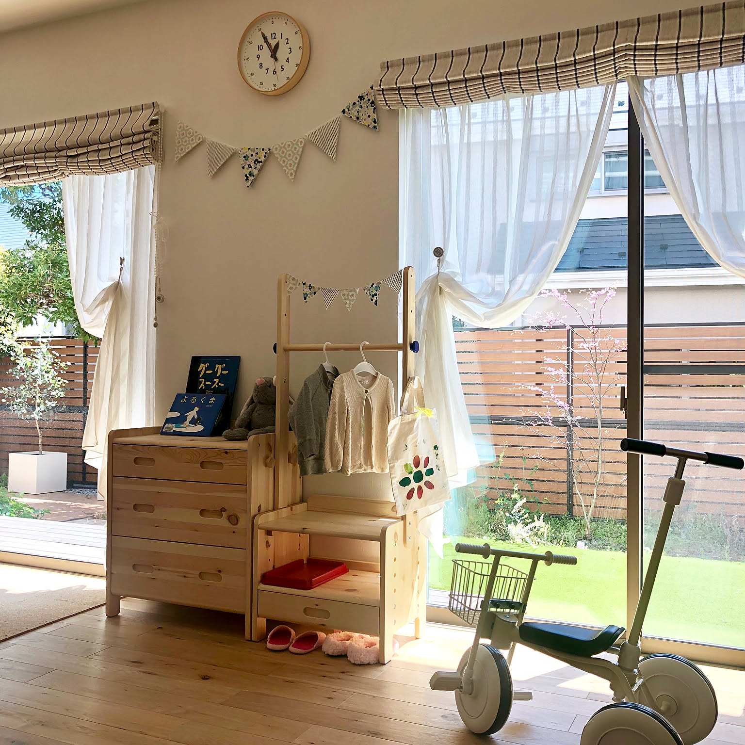 お部屋のイメージアップ☆100均でできるカーテンアレンジ