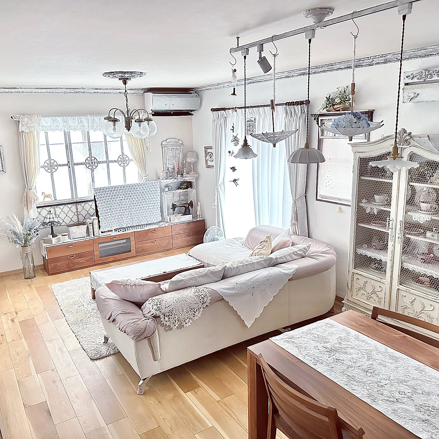 アンティークな雰囲気に心がときめく♡シャビーシックな空間の部屋別アルバム