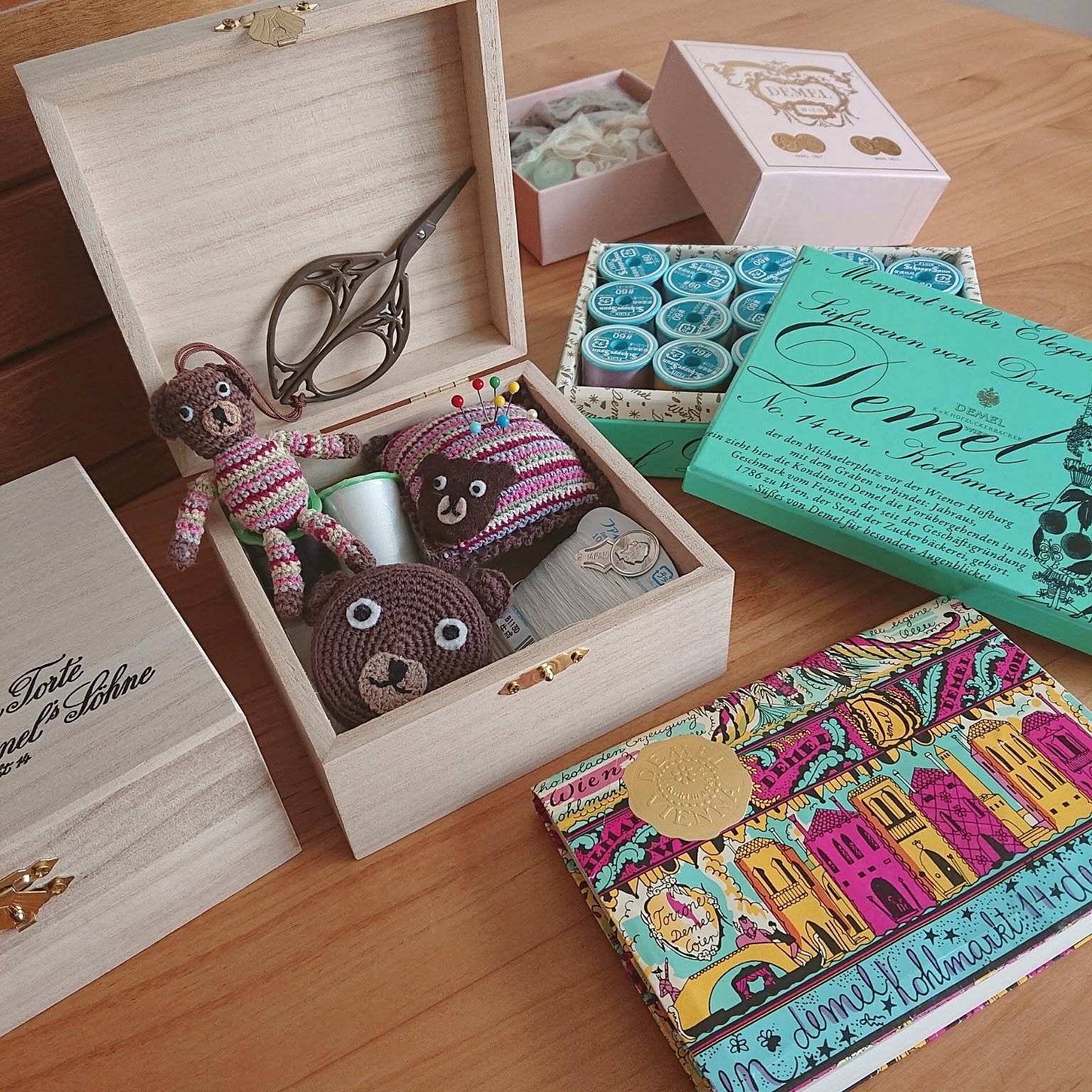 捨てたくないけど使い道がない……とお悩みの方へ。お菓子の空き箱の再利用アイデア集