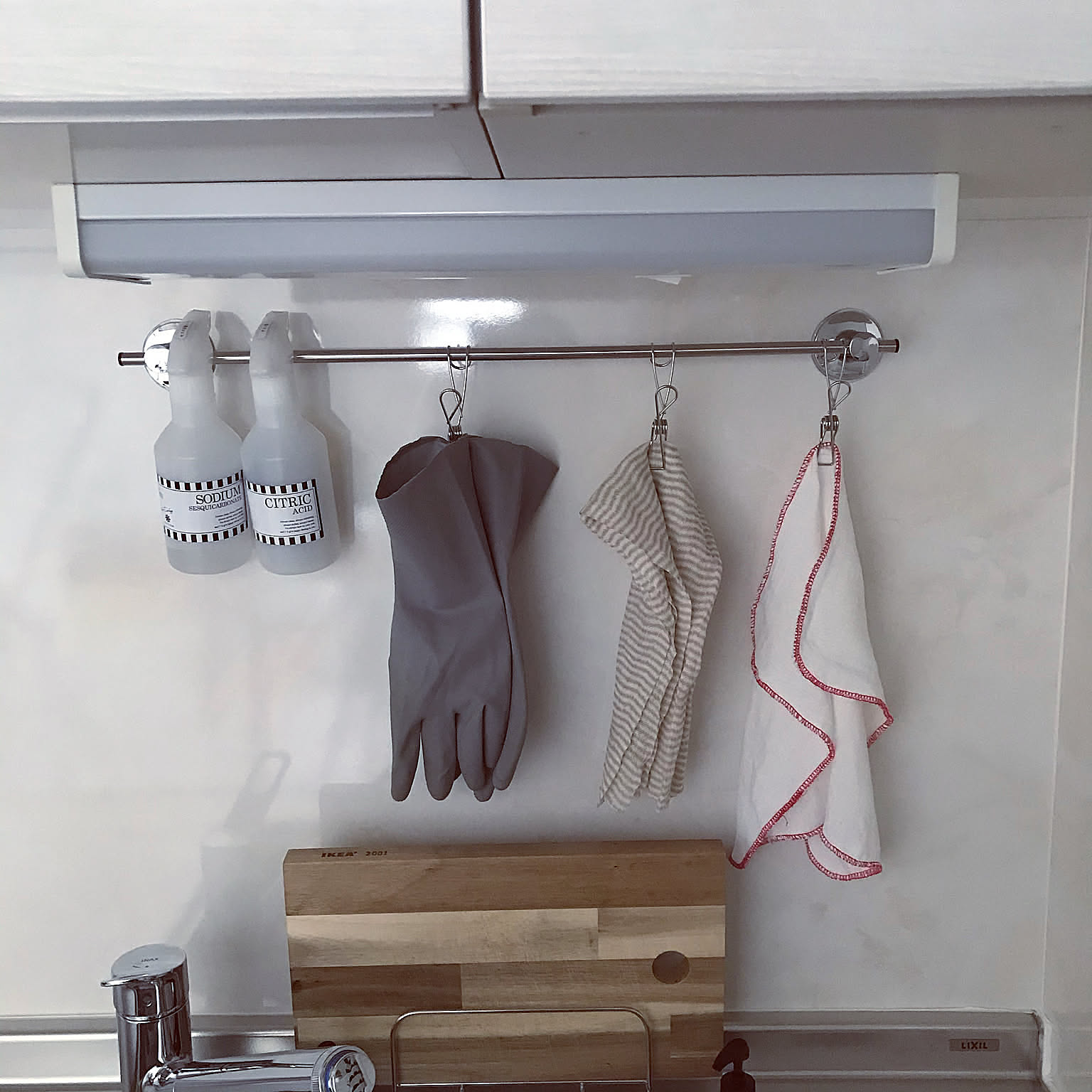 空間を無駄なく使えて出し入れもしやすい！メリットだらけの吊るす収納