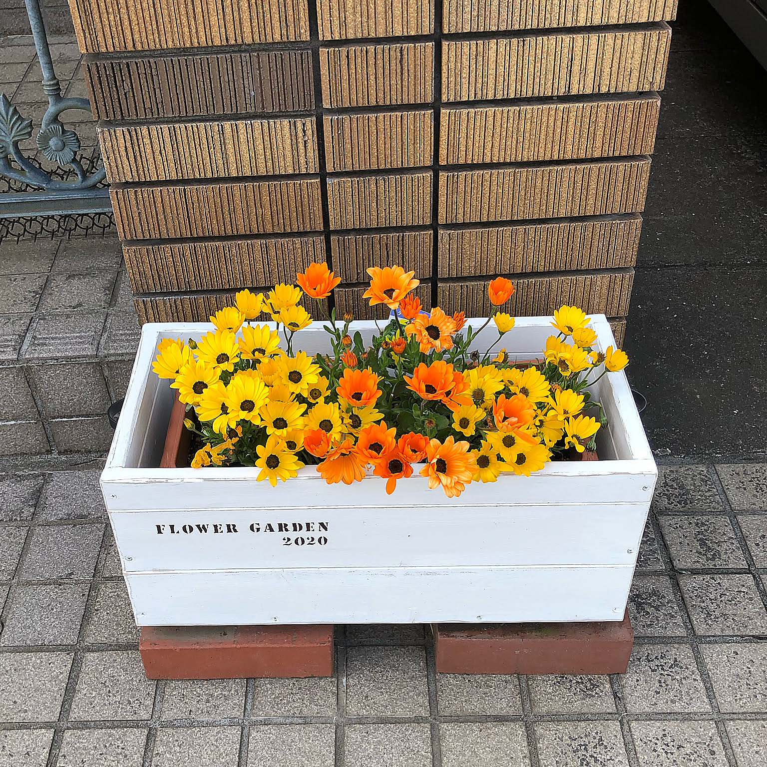 植物をより魅力的に見せる♪屋内＆屋外のプランターカバーDIYアイデア