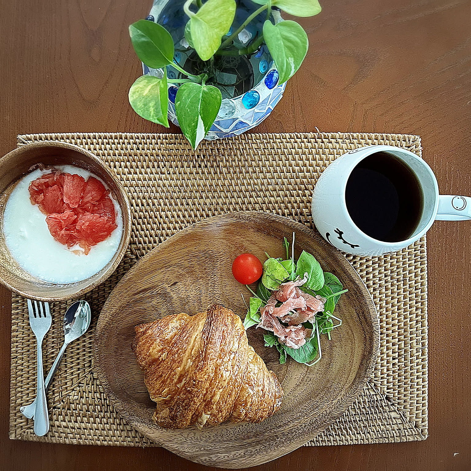 カフェ風プレートからDIYアイデアまで♪暮らしの幅が広がる無印良品のアカシア食器を使った実例6選