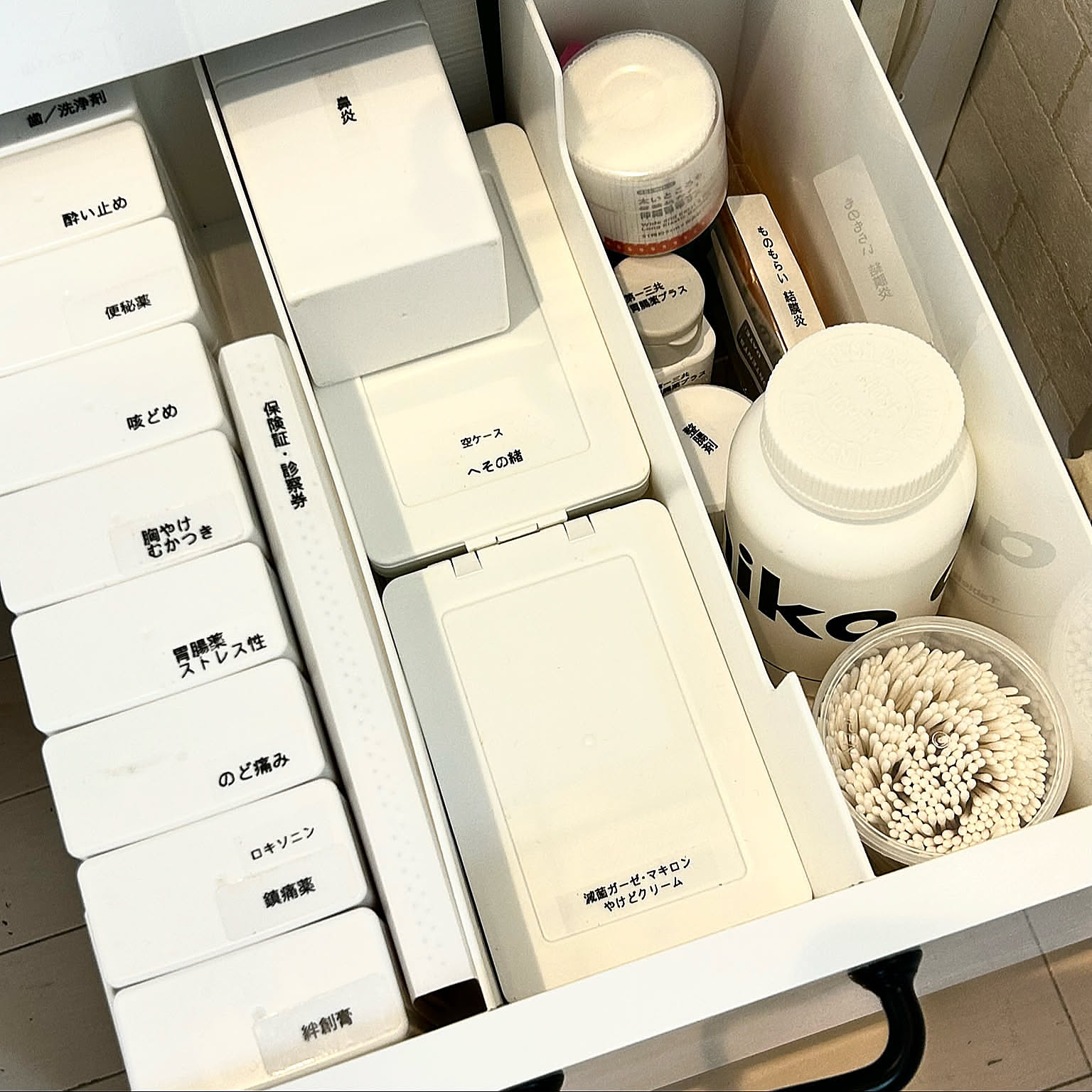 これでストレスフリー！100均のアイテムを使った薬収納