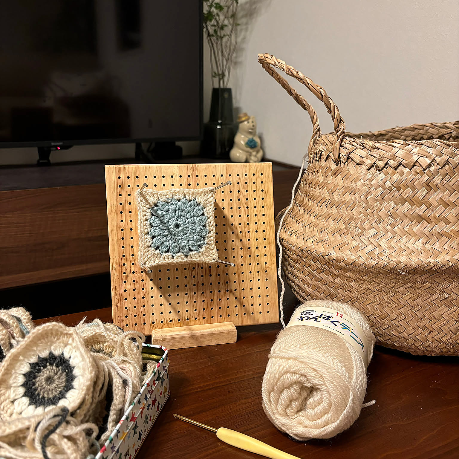 カゴ収納がインテリアになる！IKEAの万能バスケット「FLADIS」の活用術