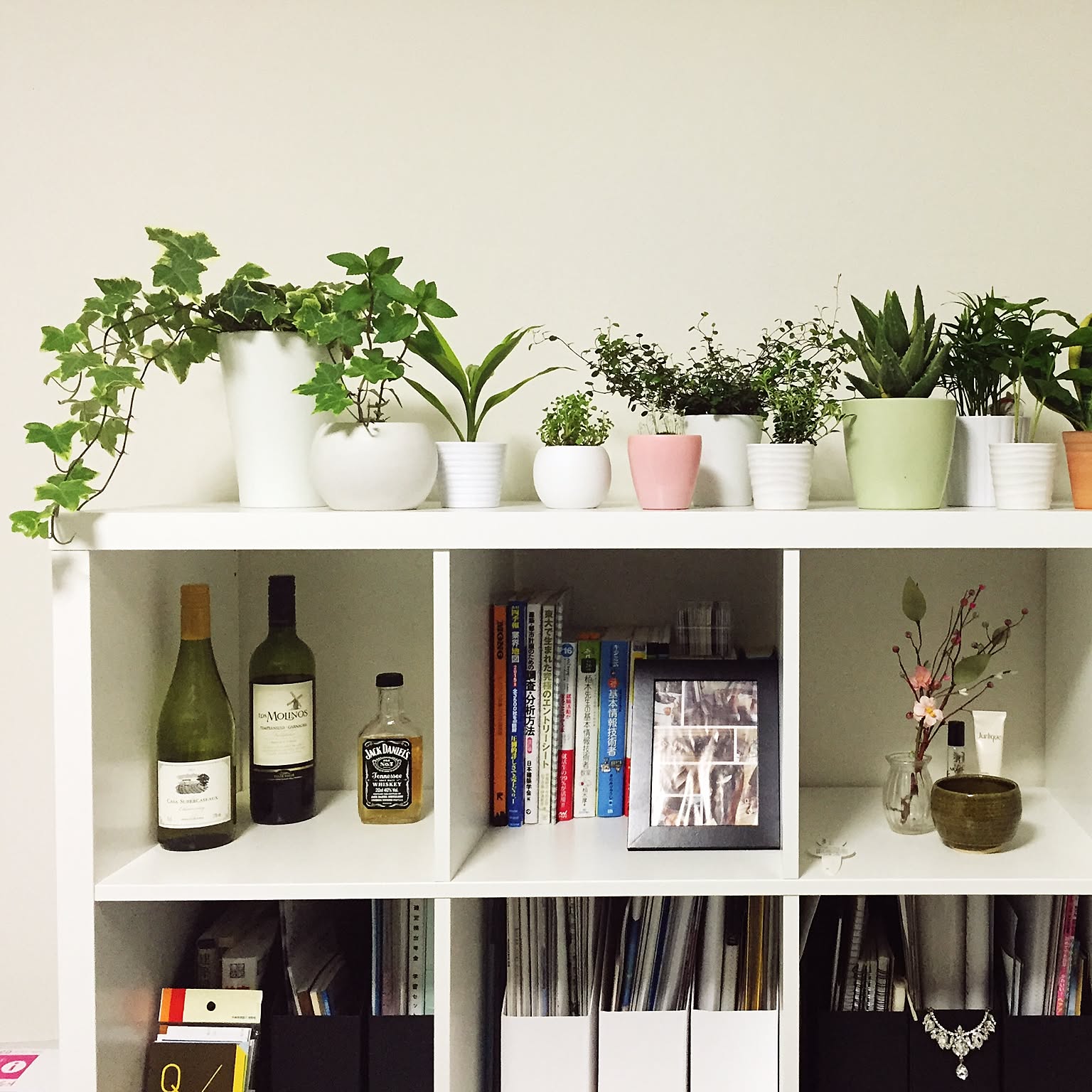 IKEAのKALLAXシェルフにオシャレな小物を飾ろう