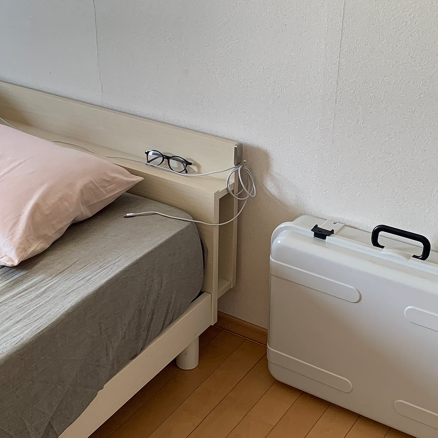 こんな使い方知ってた？家中で活躍する「粘着フック」のお悩み解決アイデア集