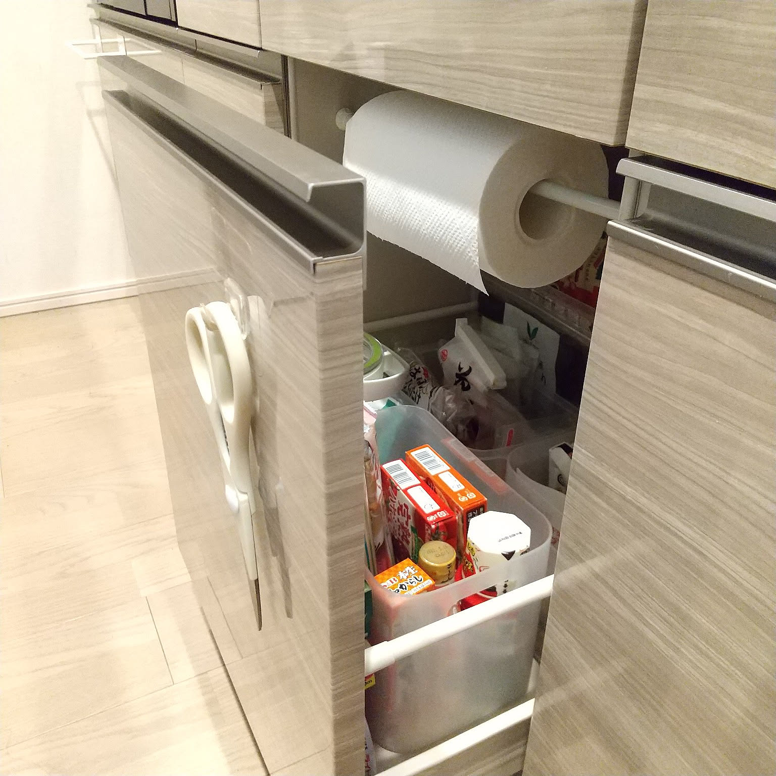 必要なときにパッと手に取れる！見た目も良いキッチンペーパー収納のアイデア集