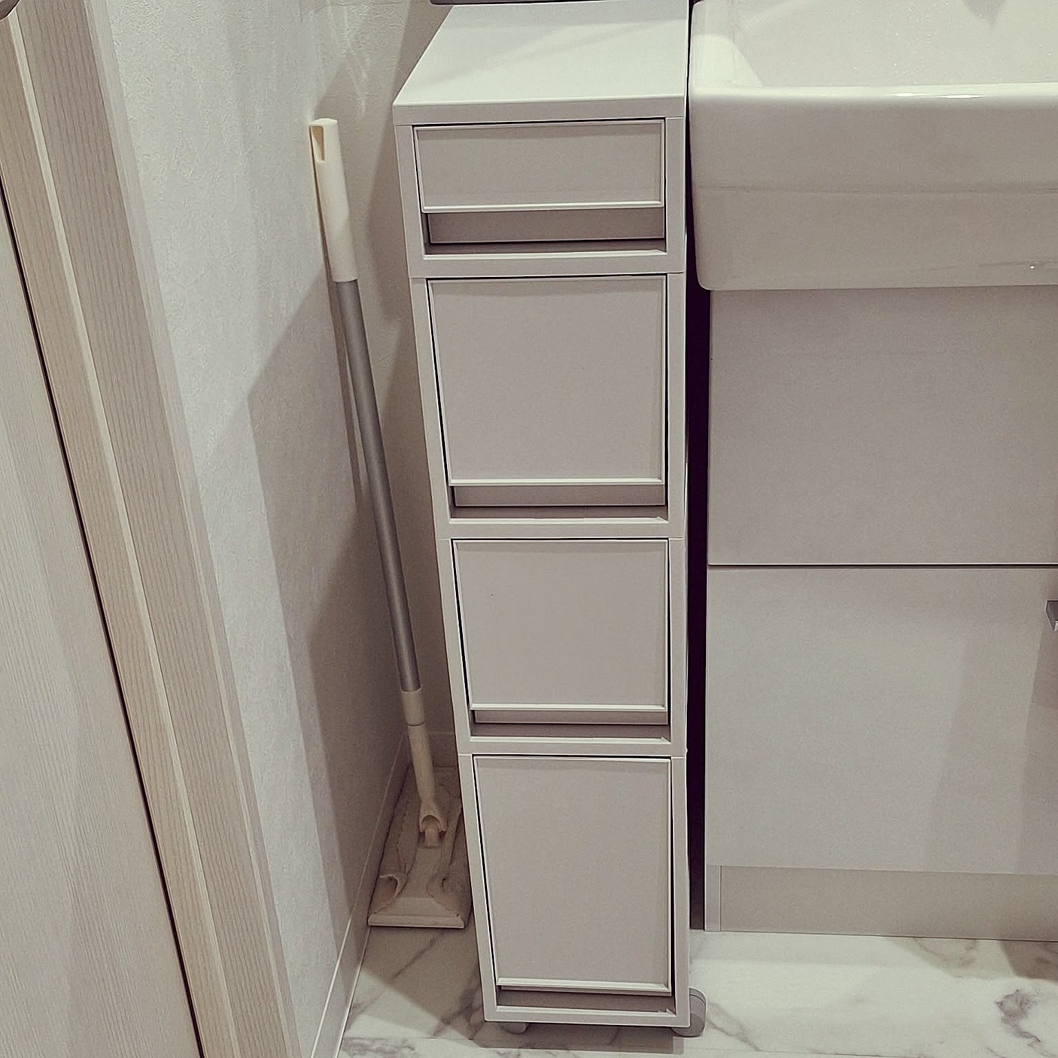 【高コスパアイテム】長さのあるアイテムもすっきり収納！無印良品 収納ストッカー by hanapanさん