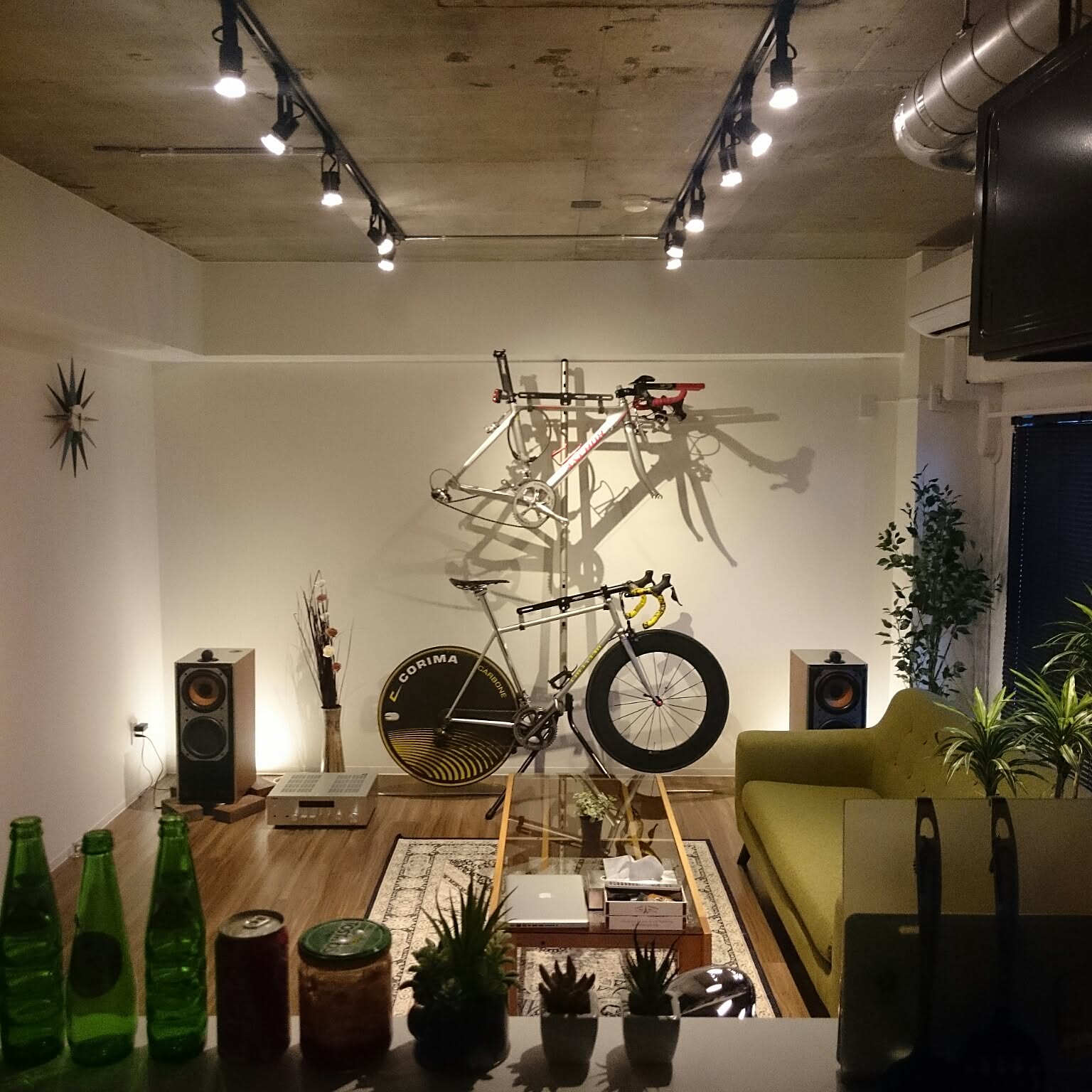 自転車と音楽が主役。直感で選んだモノで作り上げる自分空間 〜monさん〜［連載：RoomClip_新人ユーザー紹介］