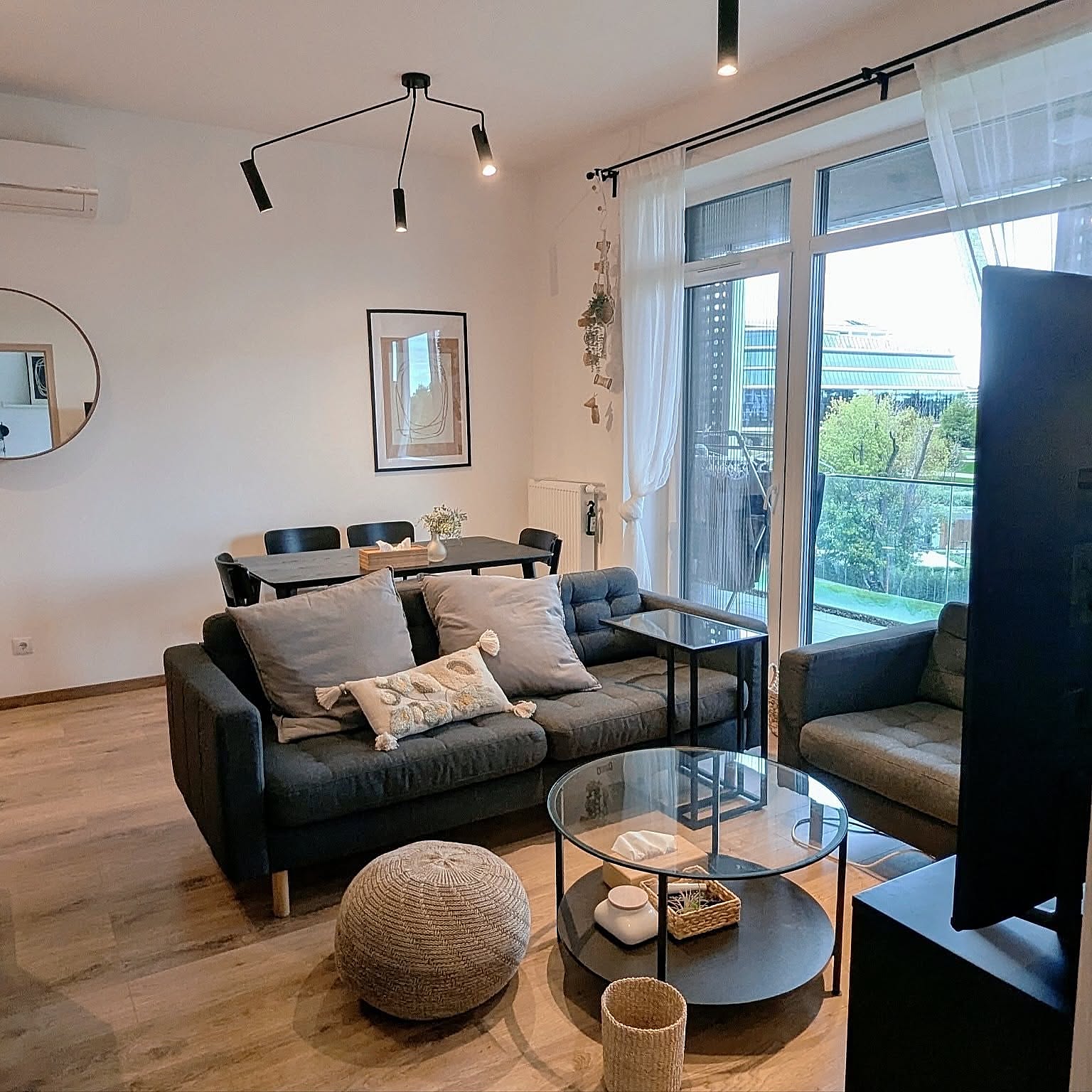 あれもこれも欲しくなる！デザイン豊富で使いやすさも抜群なIKEAのサイドテーブル