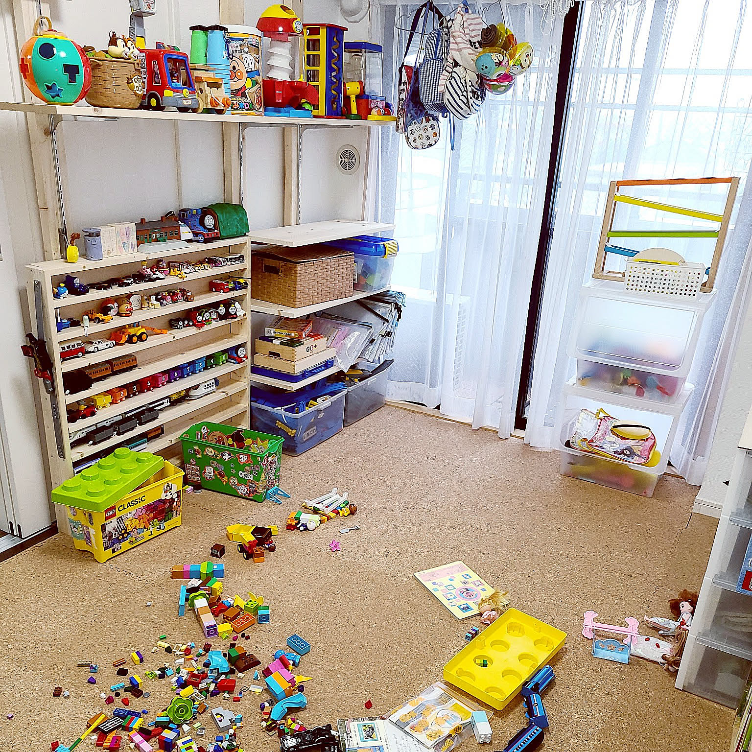 敷くだけでもっと快適になる！家族みんなにやさしい、コルクマットの活用アイデア6選