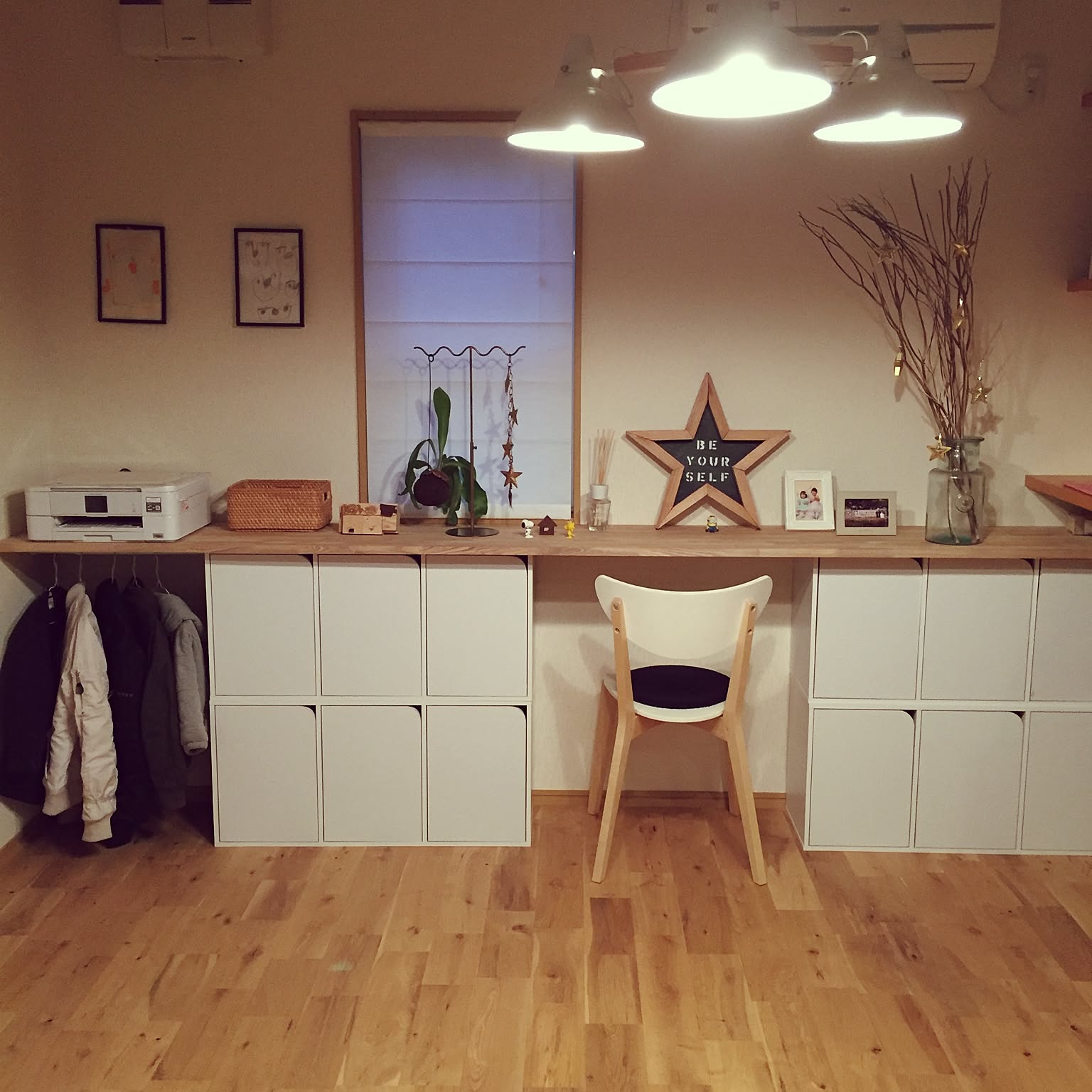 気軽に机をDIY！カラーボックスで作るデスクの実例大特集