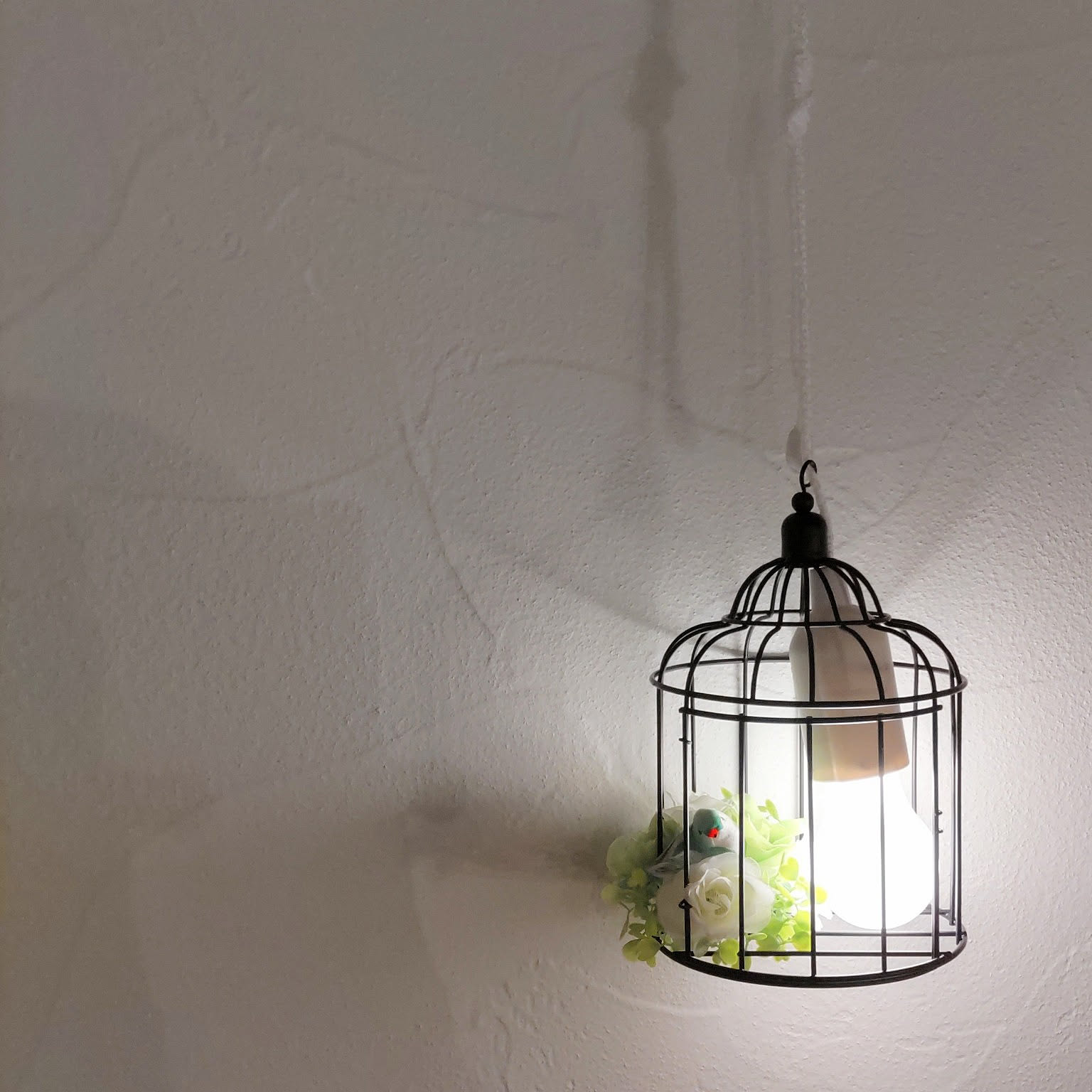 「シンプルに場を華やかにする、鳥かごペンダントライトのつくり方」 by Maroさん