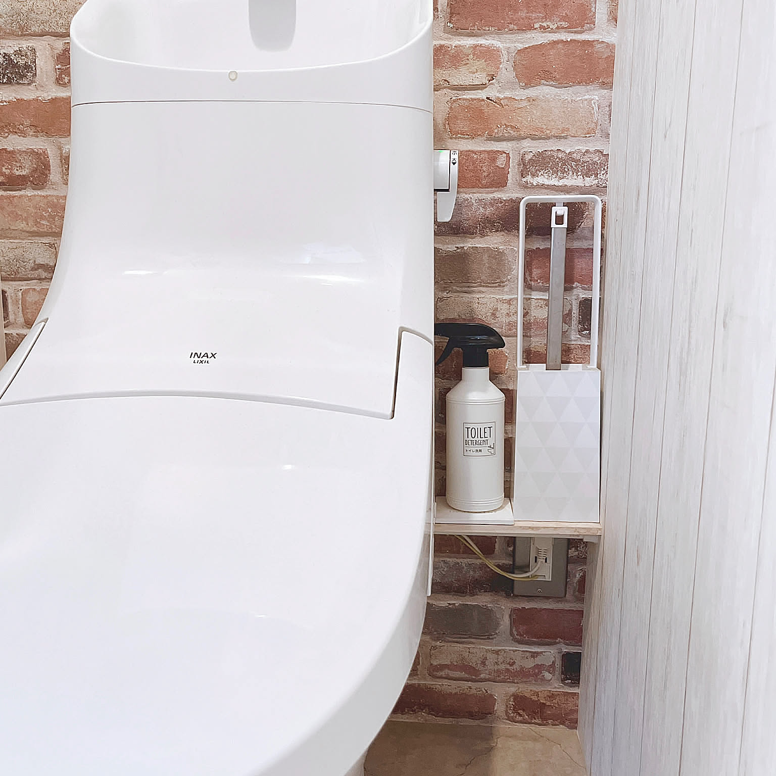 「とりあえず置く」を解消♪使いやすくてすっきり整うトイレブラシの置き方