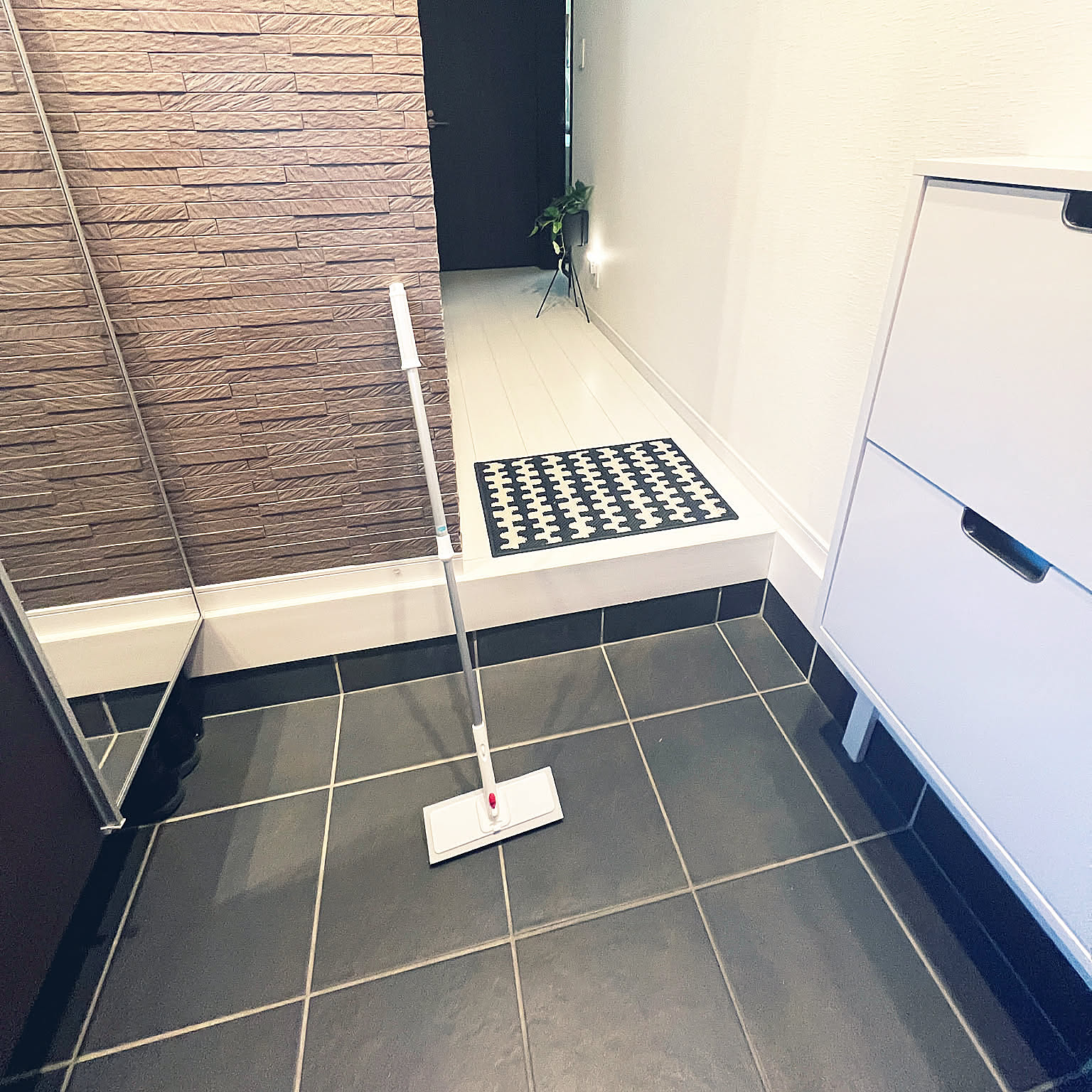 玄関の第一印象が変わる！玄関床をピカピカに整えるお掃除術10選