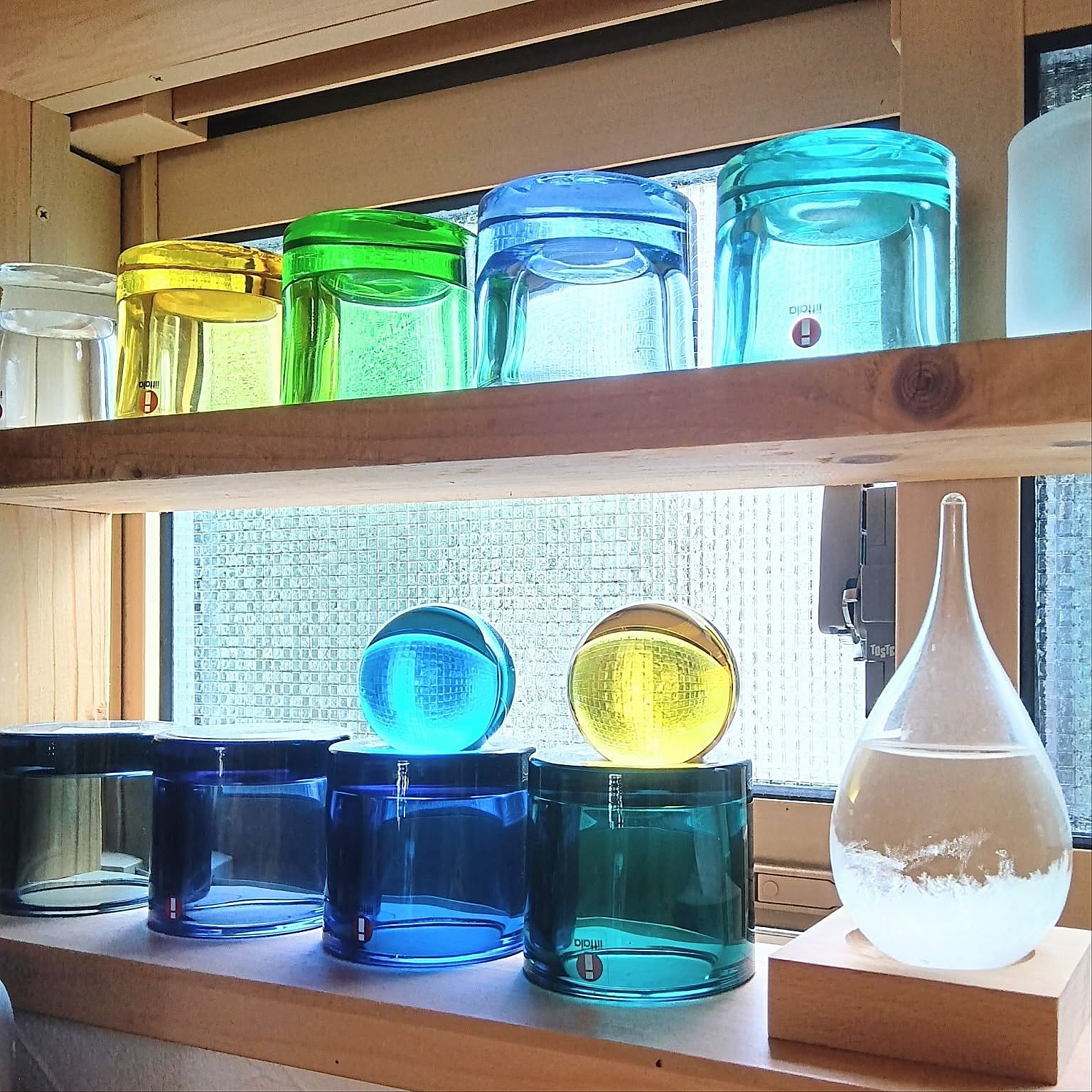 洗練されたデザインと涼しげな透明感がたまらない♪イッタラのガラスアイテム