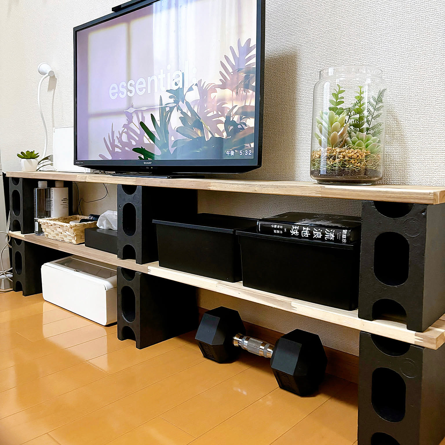 理想のテレビボードがないなら作る！収納もデザインも欲しいが叶うDIYアイディア