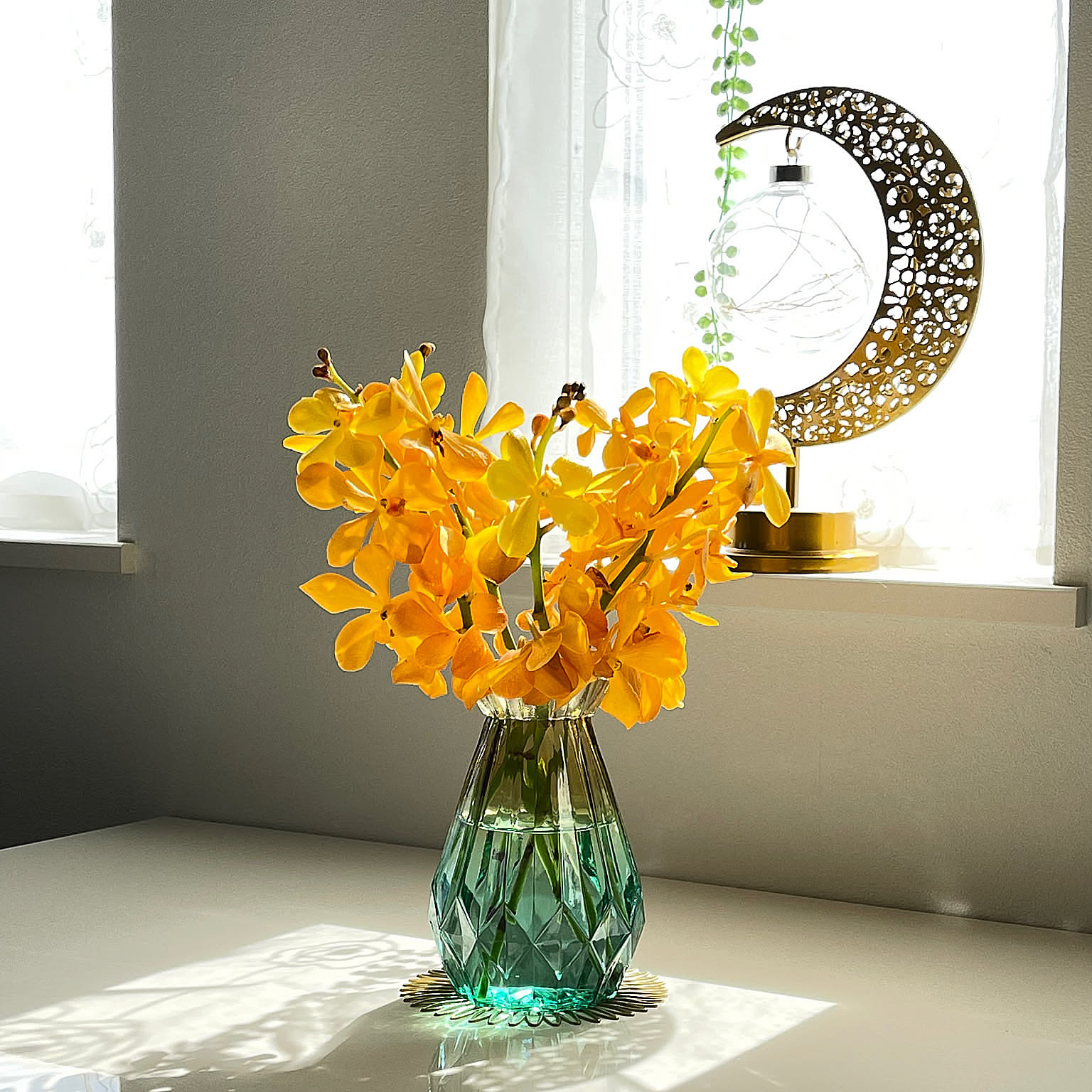 高見えするフラワーベースを見つけた♡お花を飾るならセリアをチェック