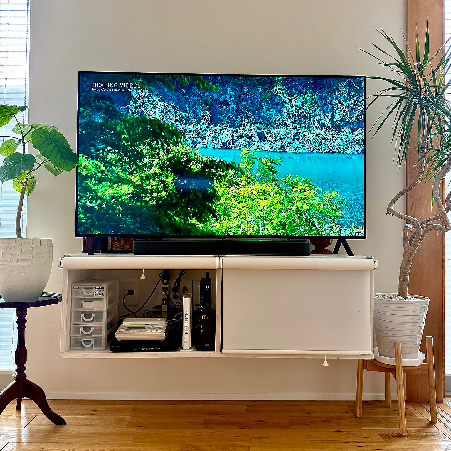 お部屋の雰囲気をこわさない！ルーターをすっきり整える置き方と工夫