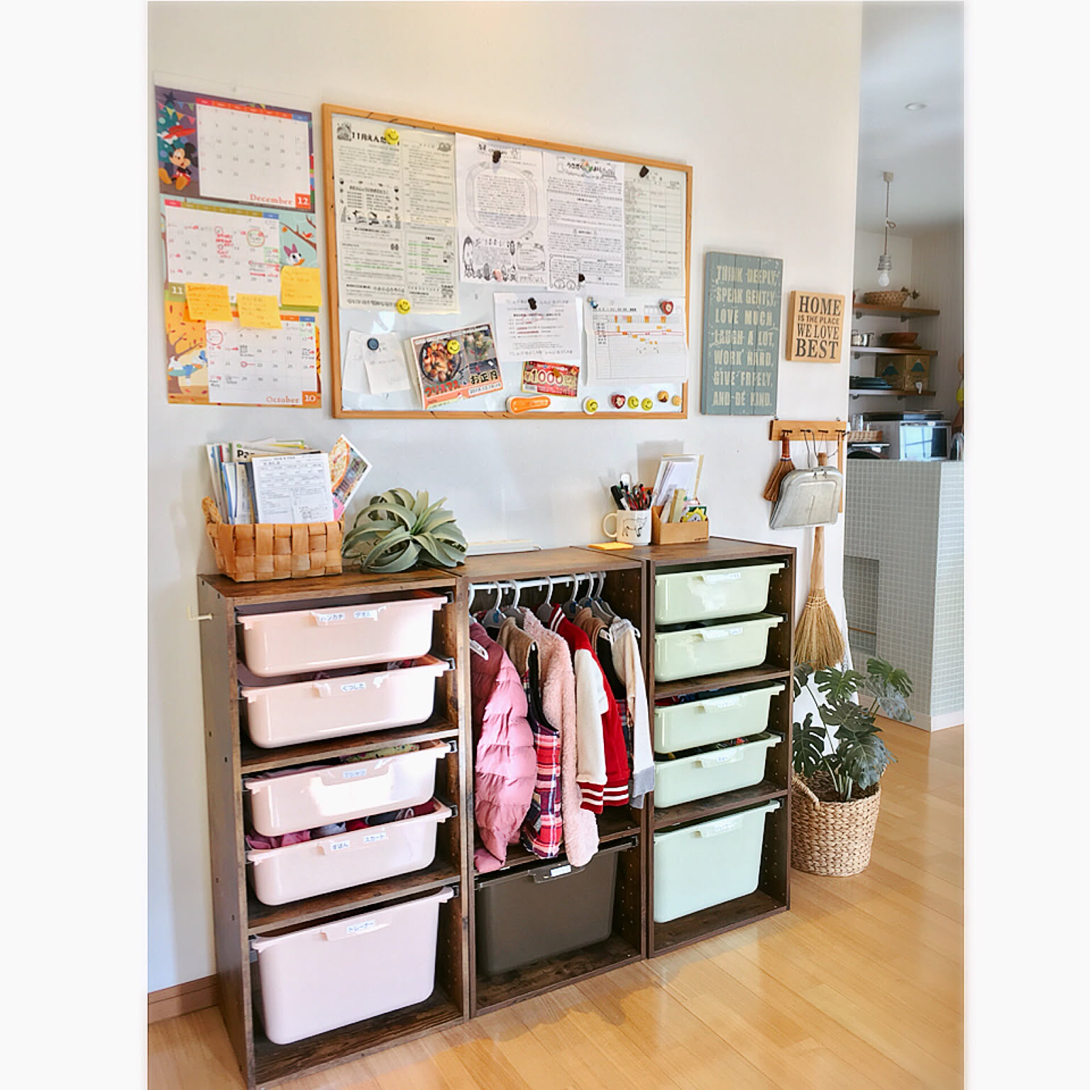 準備がスムーズに！使いやすく整った子ども服の収納実例