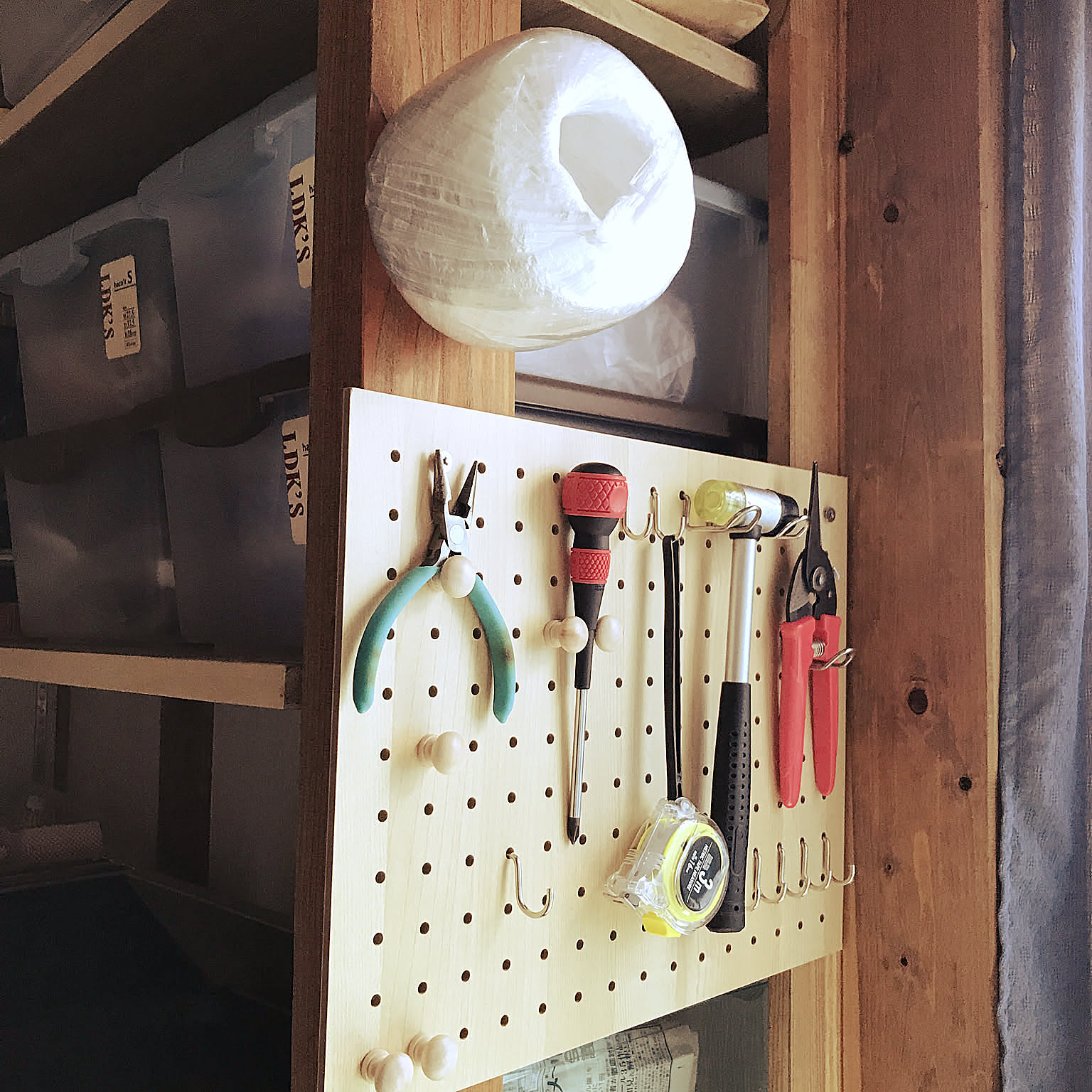 見せる収納＆浮かせる収納を手軽に実現！ダイソーのパンチングボードを活用した収納アイデア集