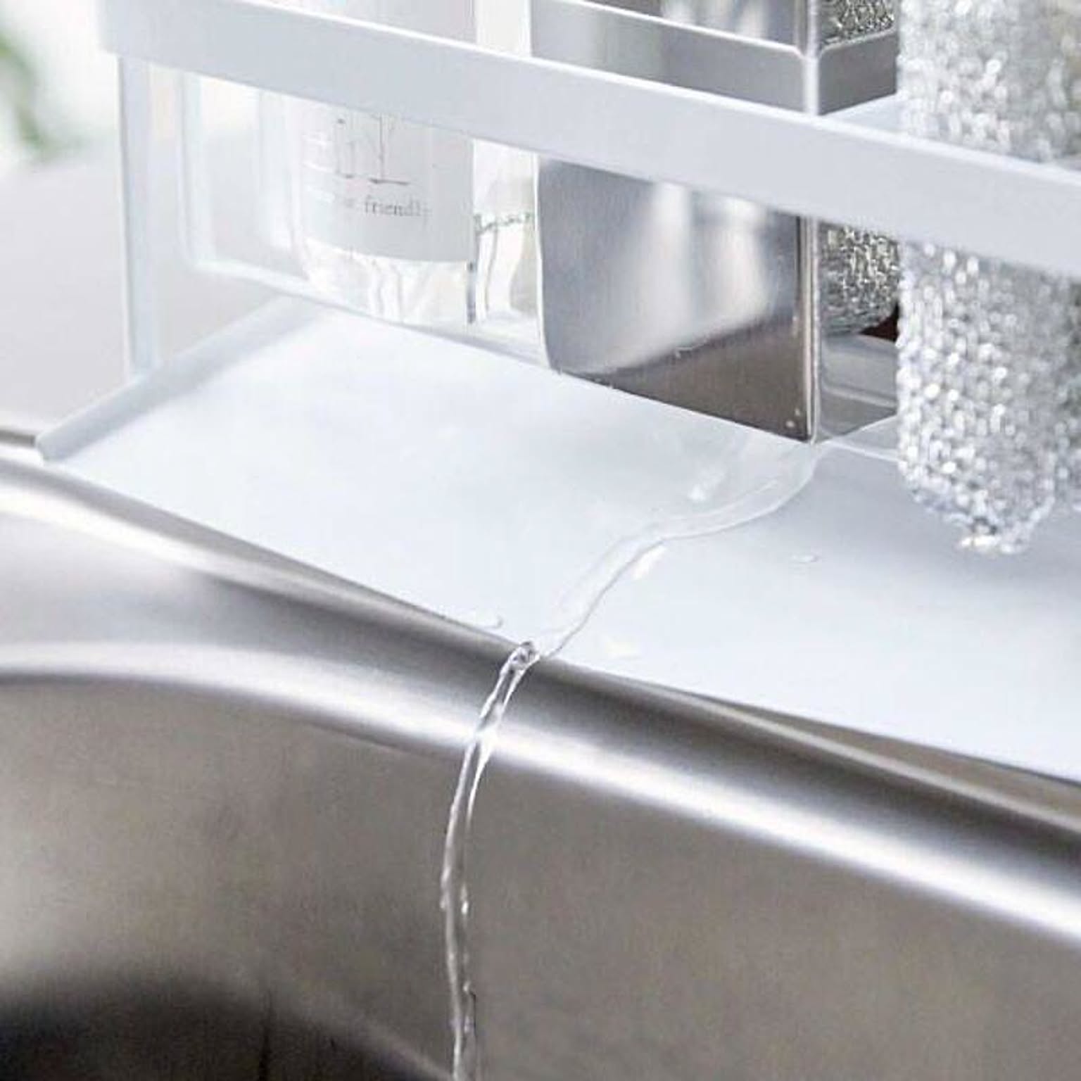 山崎実業 水が流れるスポンジ&ボトルホルダー タワー tower - 通販 | RoomClipショッピング 山崎実業 水が流れるスポンジ&ボトルホルダー タワー tower - 通販 | RoomClipショッピング
