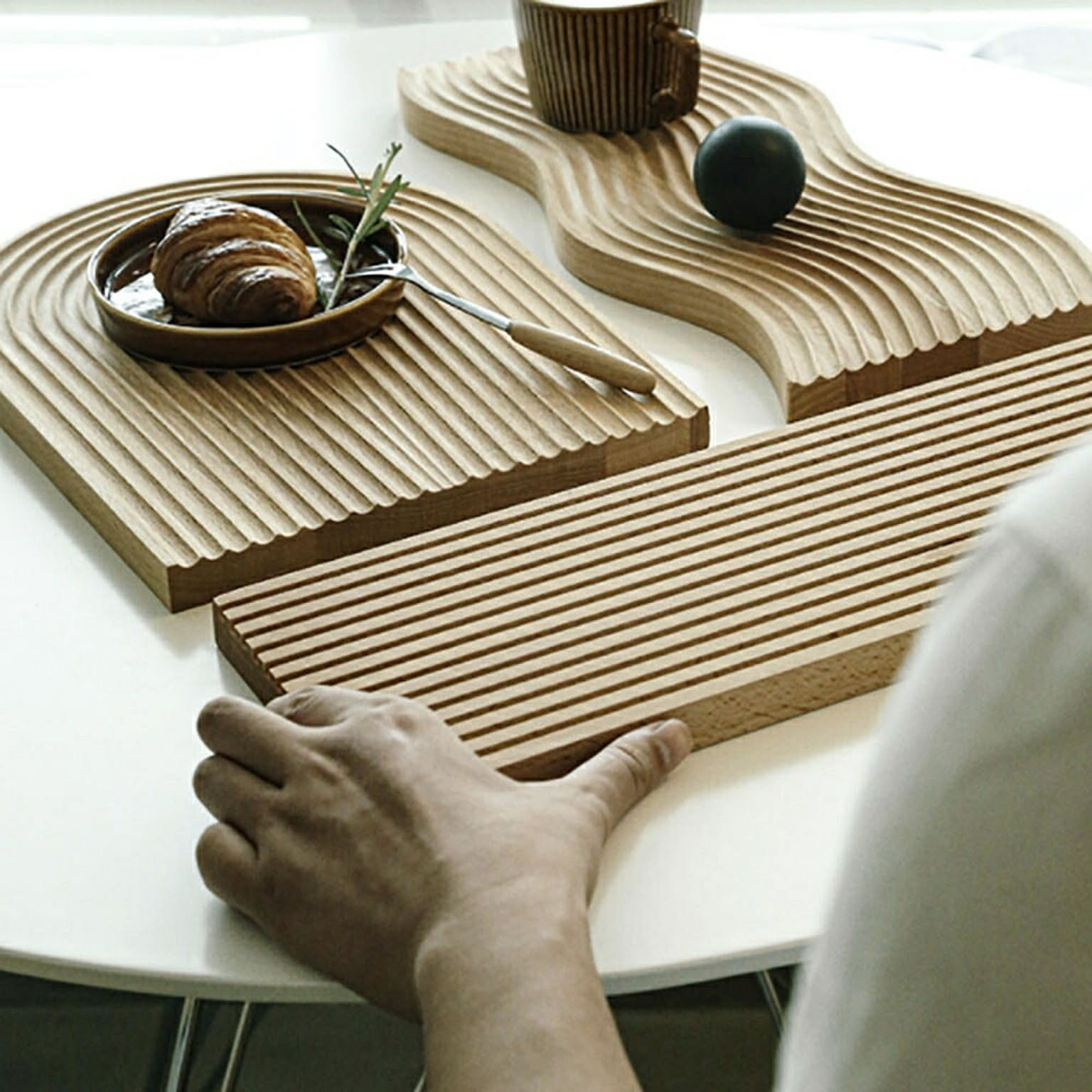 トレイ トレー お盆 木製 波形 波型 ウッドトレイ 板 まな板 北欧風 カフェ おしゃれ かわいい 木のトレー 盆 ランチョンマット キッチン 和風 洋風 通販 Roomclipショッピング