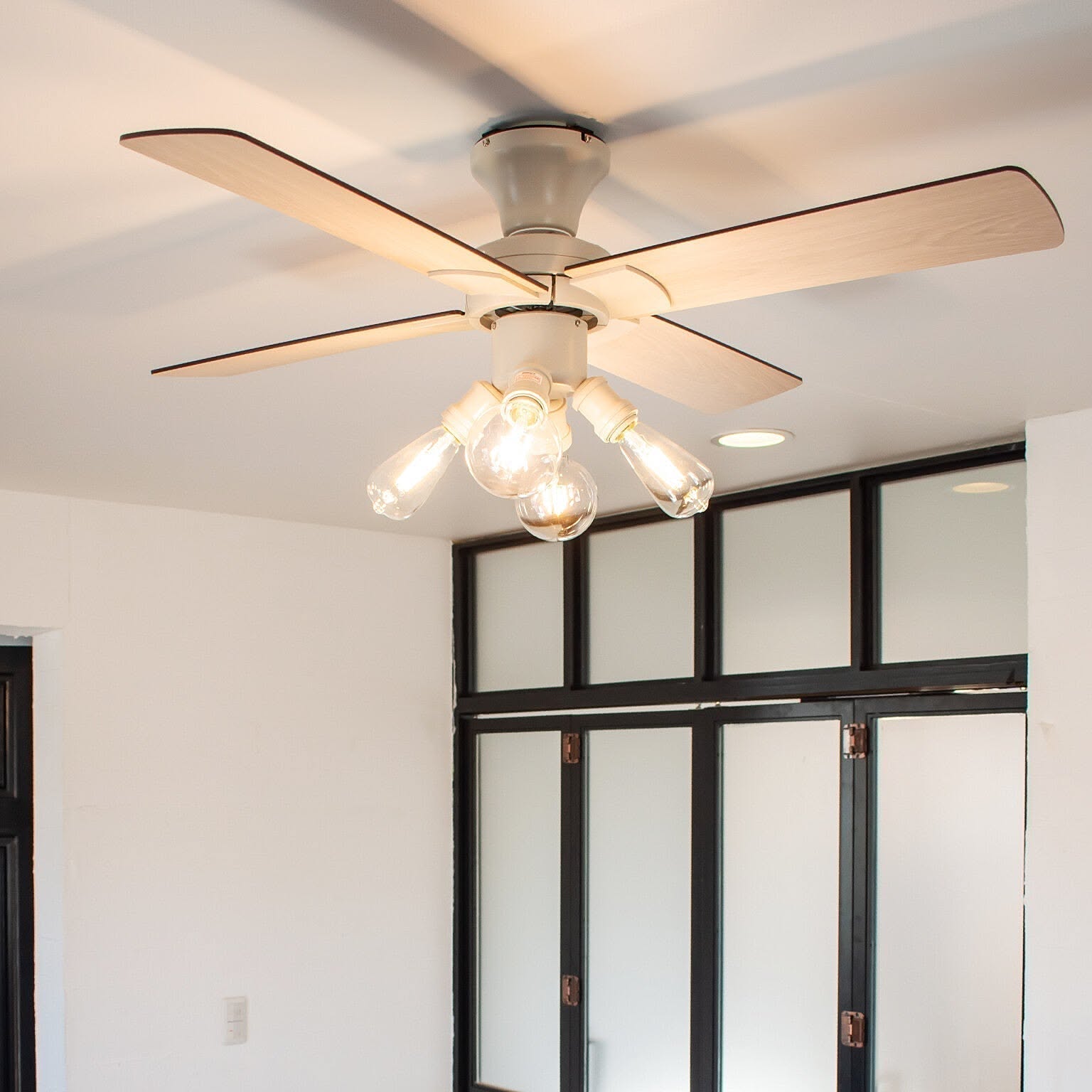 シーリングライト 照明 おしゃれ シーリングファン シーリングファンライト 4灯 リビング ダイニング 寝室 北欧 インダストリアル 照明器具 ブラック ベージュ 8畳 木目 Irltus イルタス 通販 Roomclipショッピング