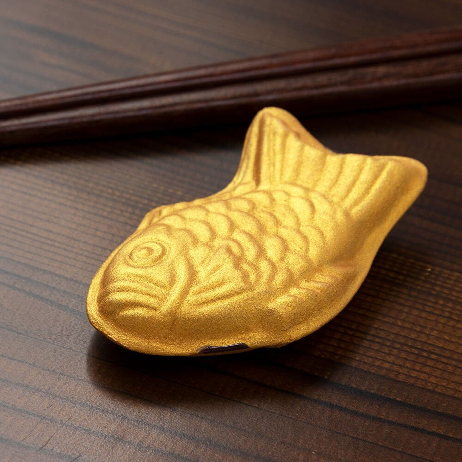 イホシロ窯　金のたいやき (4-818)　美濃焼　岐阜県の工芸品　Minoyaki Chopstick rest, Gifu craft