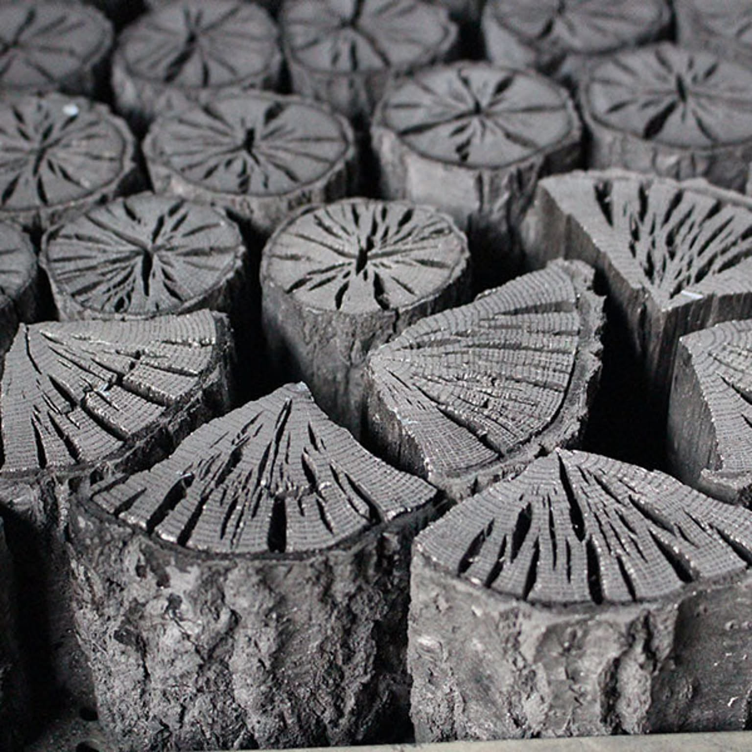 谷地林業の黒炭 1 2kg 楢 6cmカット 谷地林業 通販 Roomclipショッピング