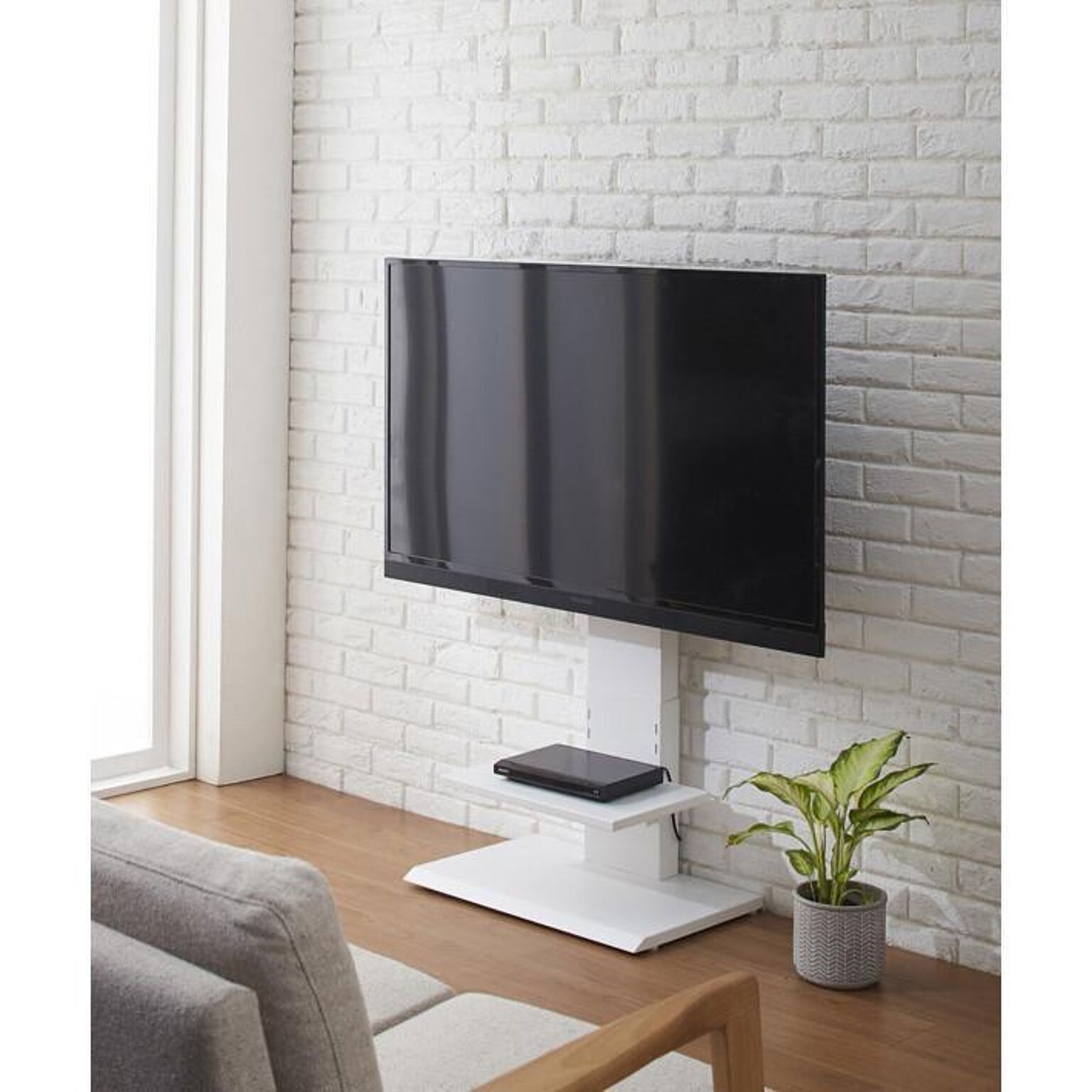 フローリング 壁掛けテレビのおすすめ商品とおしゃれな実例