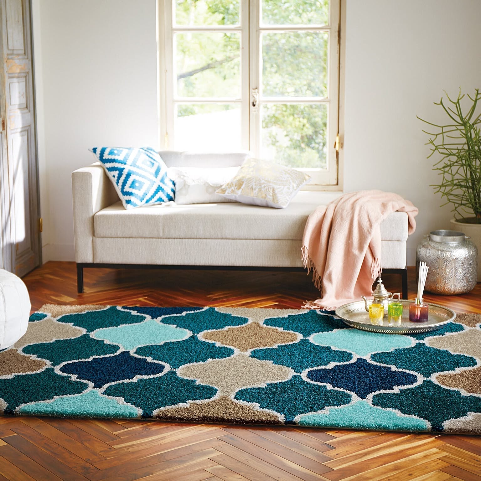 【完売202207】東リラグ TOR3815 約140×200cm デザインラグ カーペット ブルー モロッコタイル柄 パターン ランタン型 エスニック モダン おしゃれ じゅうたん 引っ越し 新生活