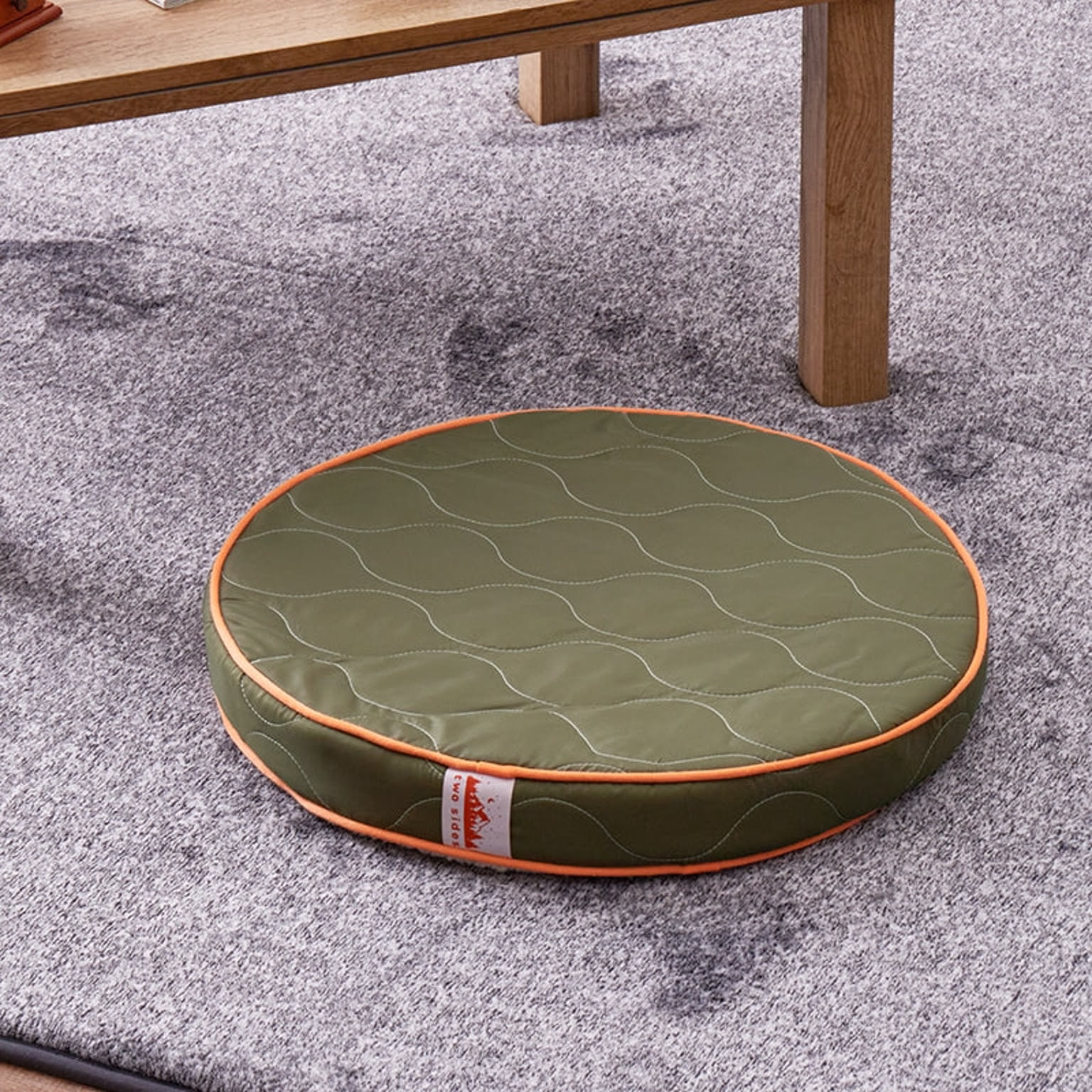アウトドアでも使えるラウンドクッション two sides 約50R×6cm クッション フロアクッション チェアパッド キャンプ お家キャンプ ベランピング 座布団 円形 キルト 萩原