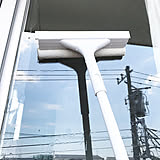 見逃しがちな場所もしっかり清潔に。窓を掃除して毎日快適に