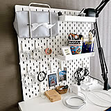 浮かせてすっきり＆インテリアにもなじむ♪IKEAの有孔ボード「スコーディス」を活用した収納実例集