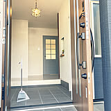 清潔感アップで第一印象が変わる♪たたきからドアまわりまで整う、玄関の掃除実例