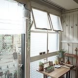 棚を付けて実用性も♪窓枠DIYで自分だけのディスプレイ