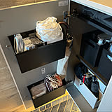 生活感をまるっと隠して美しさをキープ！100均アイテムでつくる扉裏収納