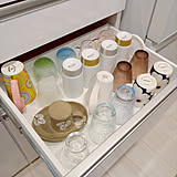 こうすれば出し入れスムーズ!飲み物用のコップの収納方法