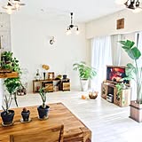 好きを形にした空間を楽しむ。木目と白を使った明るく落ち着いたお部屋