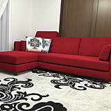 色の配分が居心地よさのコツ♪赤と黒で作るモダンなお部屋