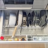 立てて・のせて・吊るして!出し入れしやすく省スペースなフライパン収納
