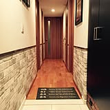 壁を飾ろう!ワンランク上のインテリアが完成する腰壁DIY